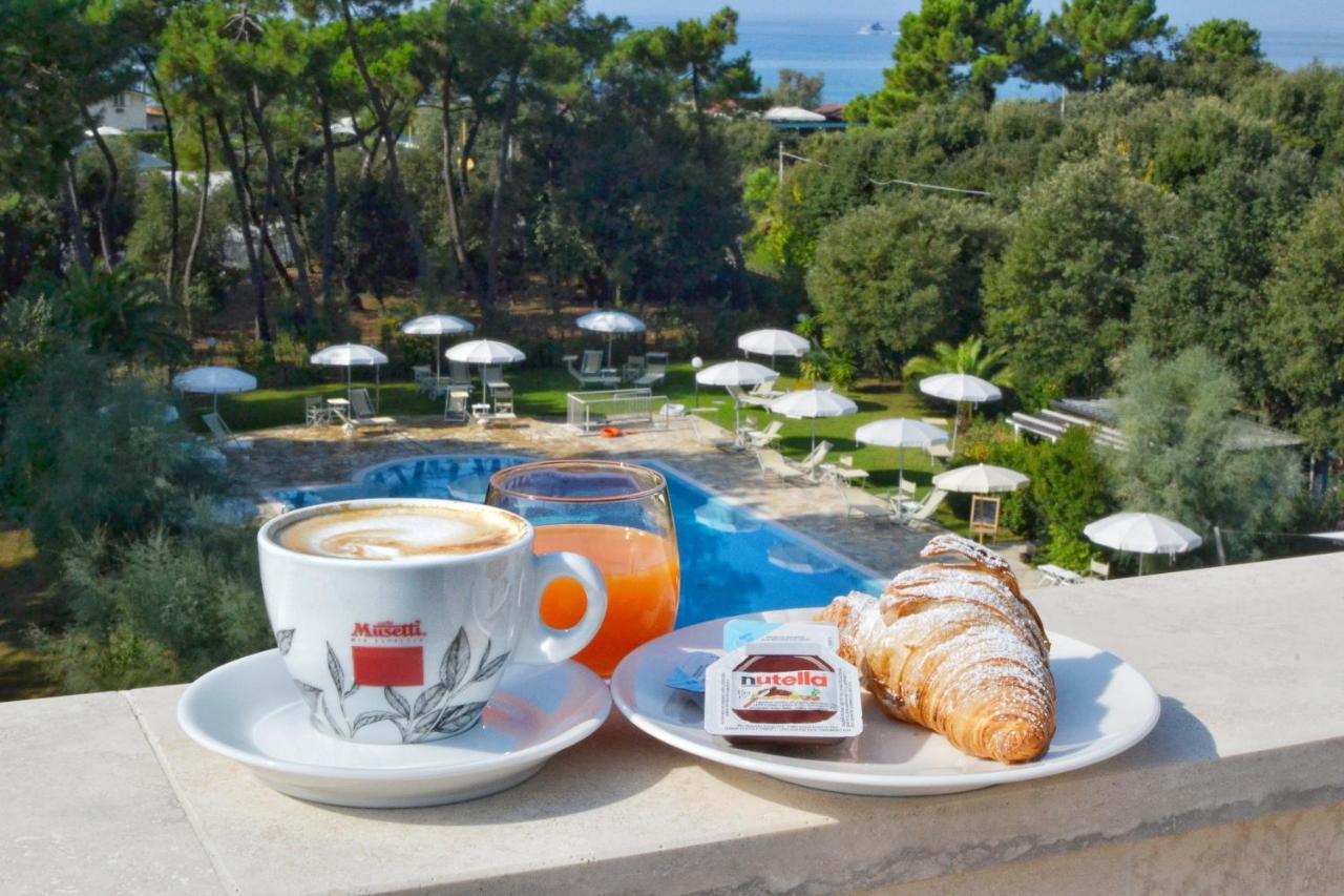 Hotel Villa Elsa Marina di Massa Eksteriør bilde