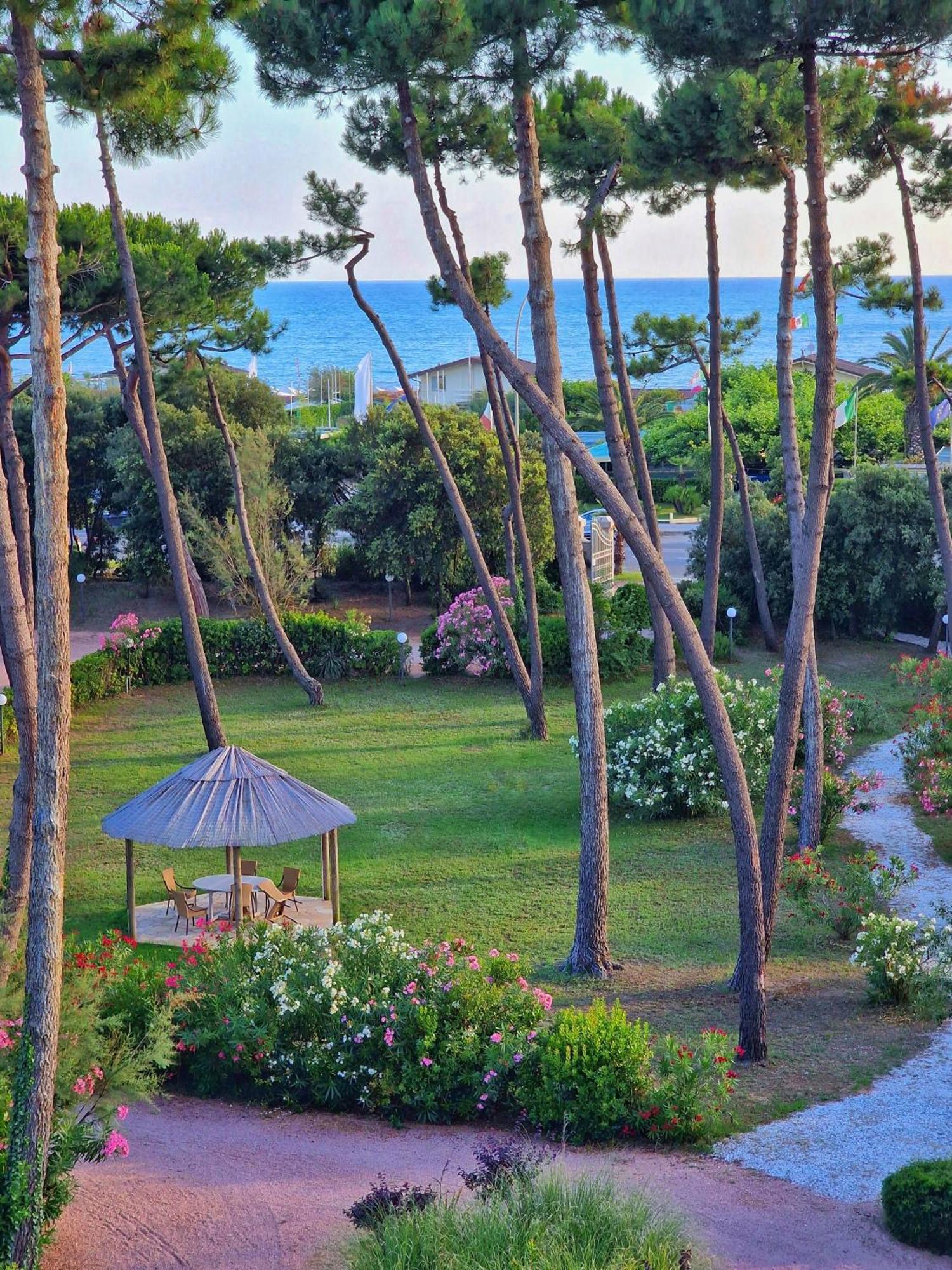 Hotel Villa Elsa Marina di Massa Eksteriør bilde
