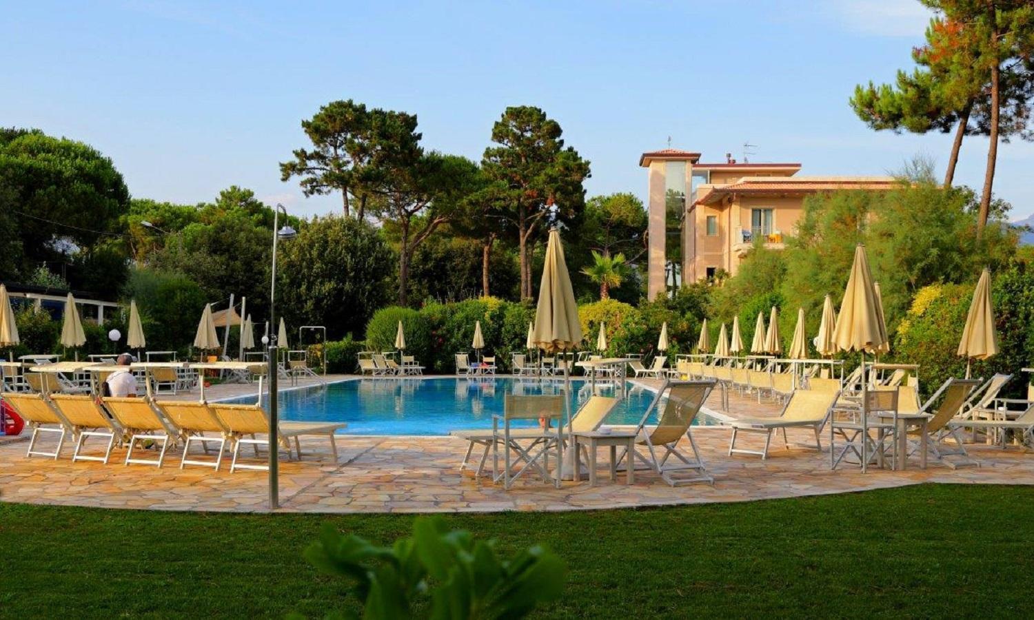 Hotel Villa Elsa Marina di Massa Eksteriør bilde