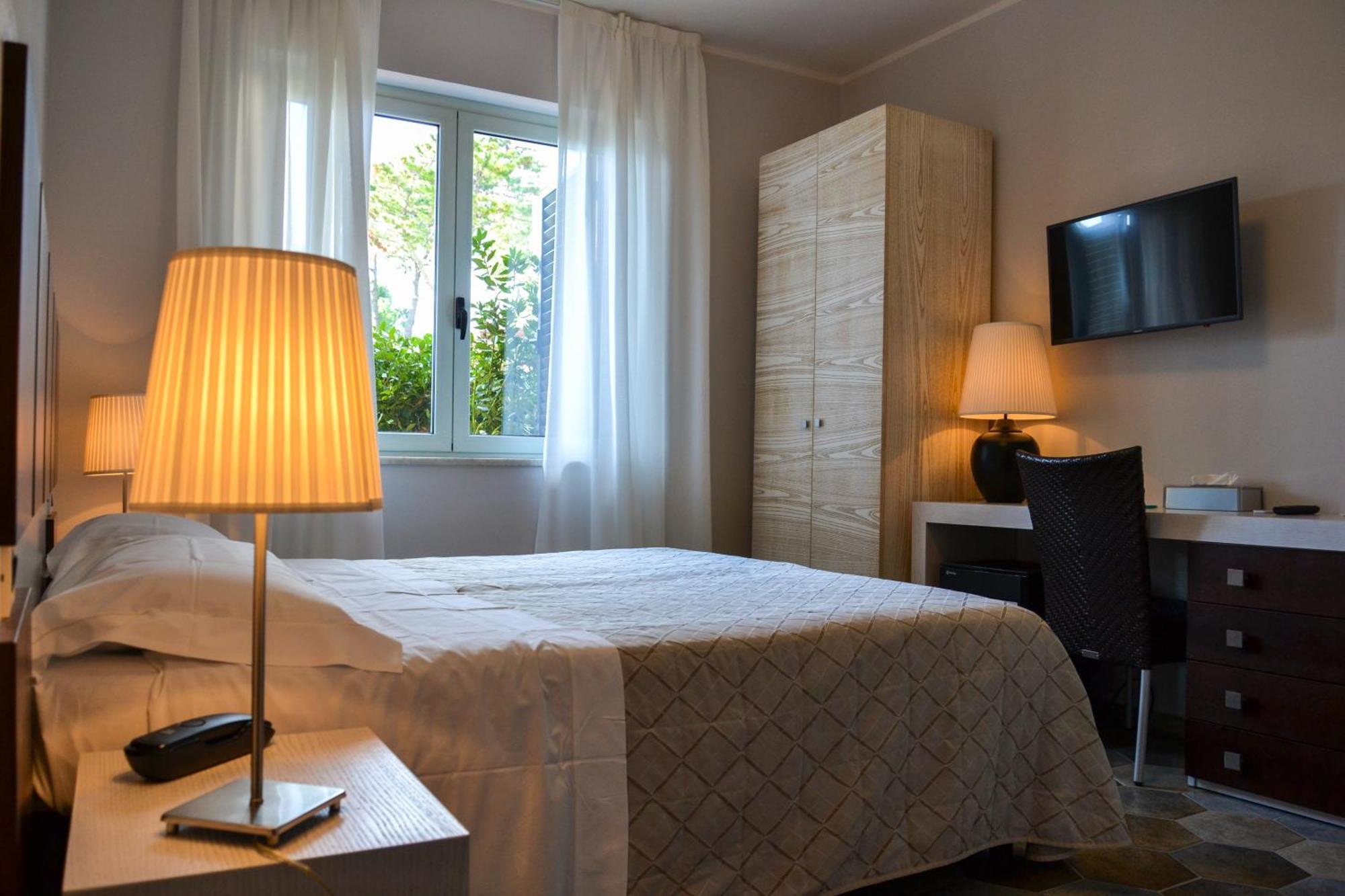 Hotel Villa Elsa Marina di Massa Eksteriør bilde